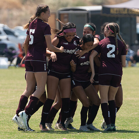 img-girls-huddle-happy-tryoutinfo cda slammers girls celebrate goal
